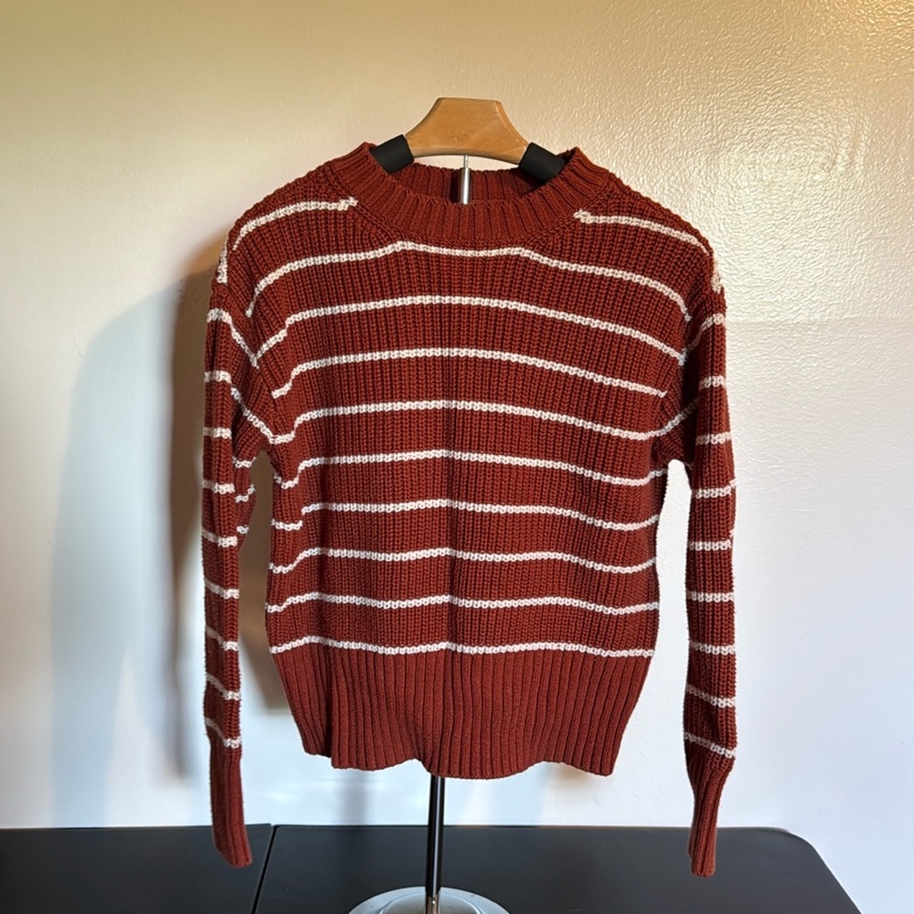 Long sleeve sweater burnt orange color